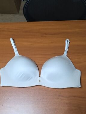 Victoria's Secret Smooth Cream Molded T-Shirt Bra
